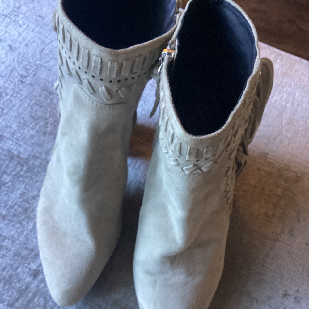 ✨ Rebecca Minkoff Nude Suede Tasseled Booties - Size 8 ✨